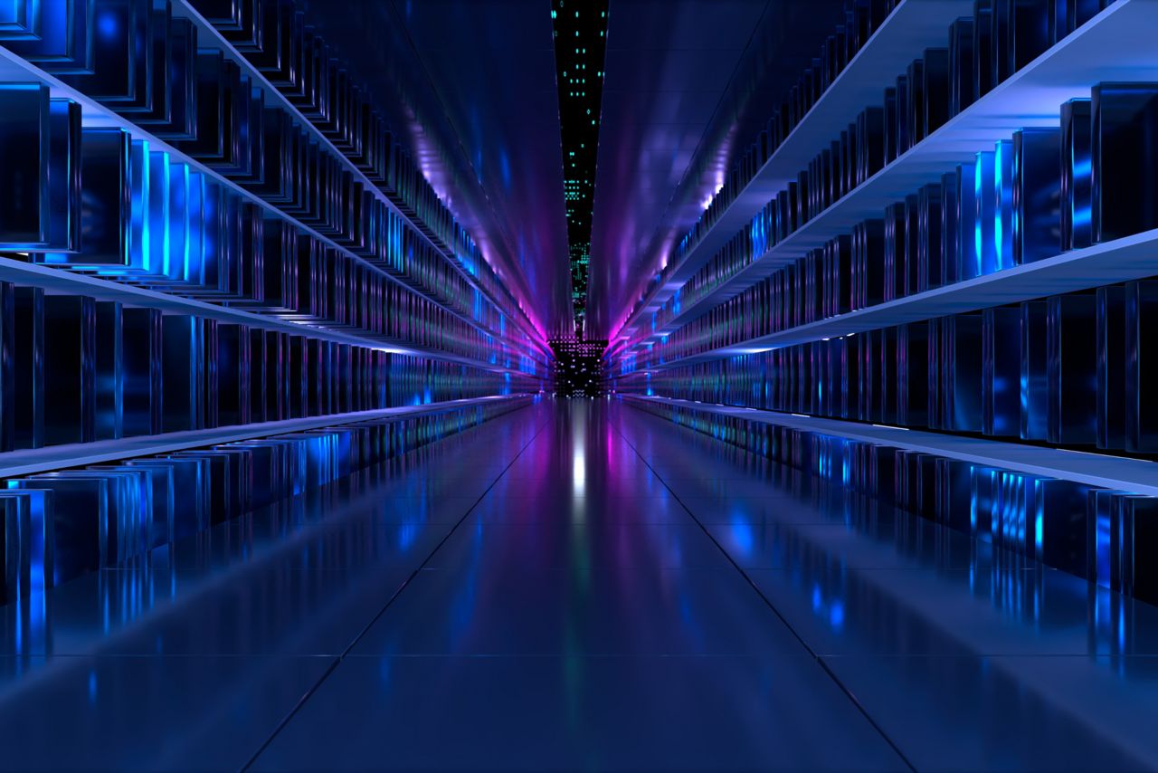 Viele Server in einem Raum mit Licht am Ende des Tunnels